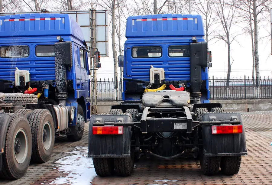 Shacman F3000 6×4 Tractor Truck-2