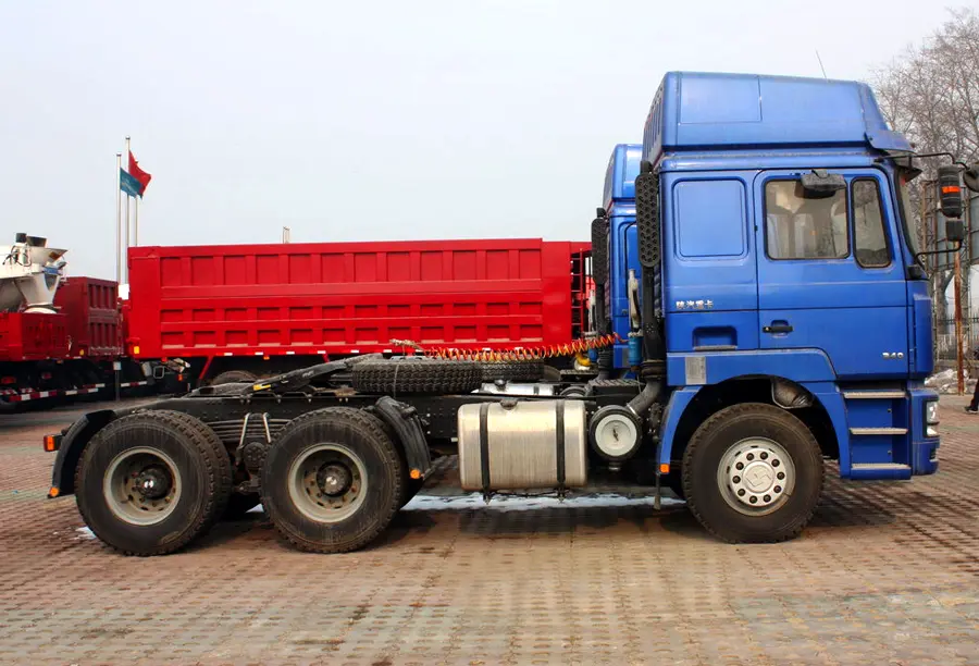 Shacman F3000 6×4 Tractor Truck-3