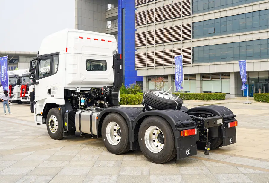 Shacman X5000 460hp 6×4 Tractor Head-4