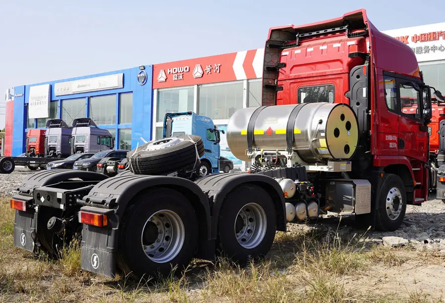 Shacman X5000 480hp 6×4 LNG Tractor Truck-3