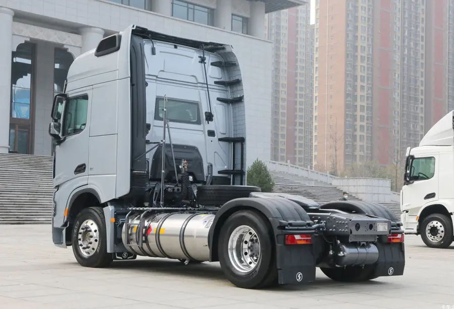 Shacman X6000 4×2 Tractor Truck-3