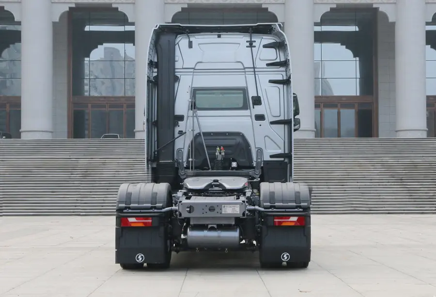 Shacman X6000 4×2 Tractor Truck-4