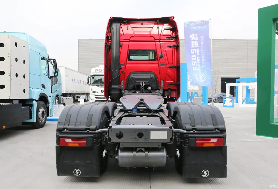 Shacman X6000 AMT Tractor Truck (2)