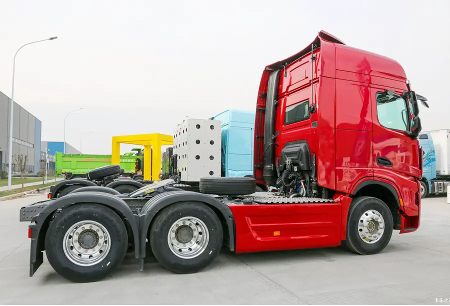 Shacman X6000 AMT Tractor Truck (3)