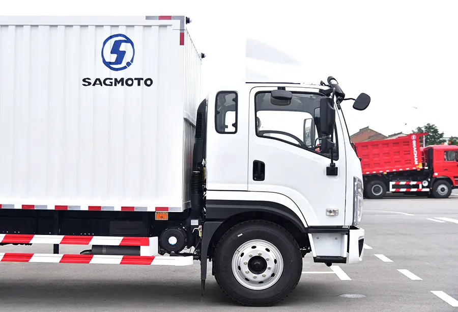Shacman X9 Van Light Truck (2)