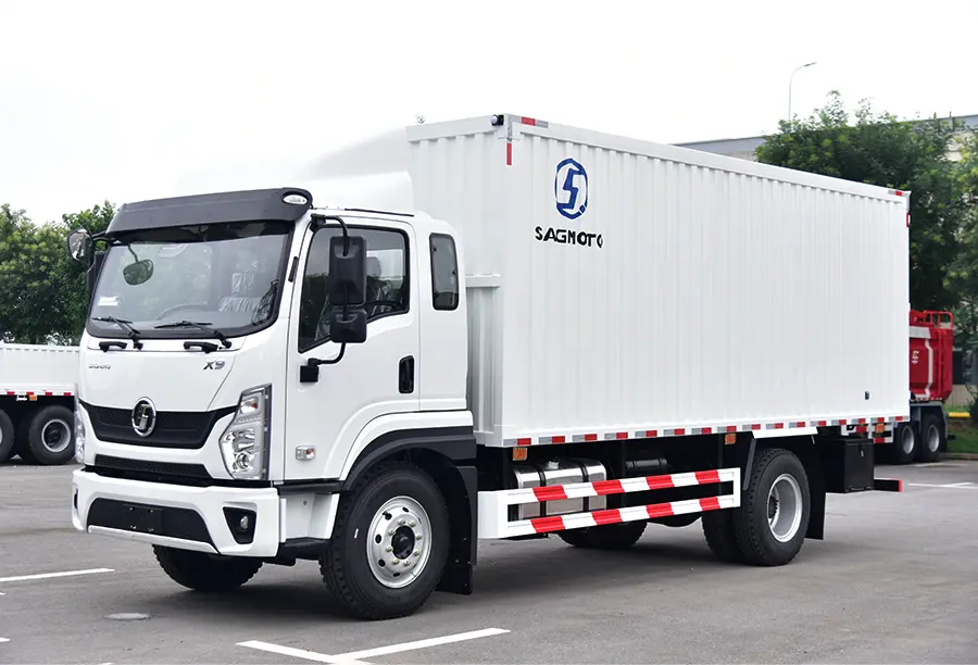 Shacman X9 Van Light Truck (6)