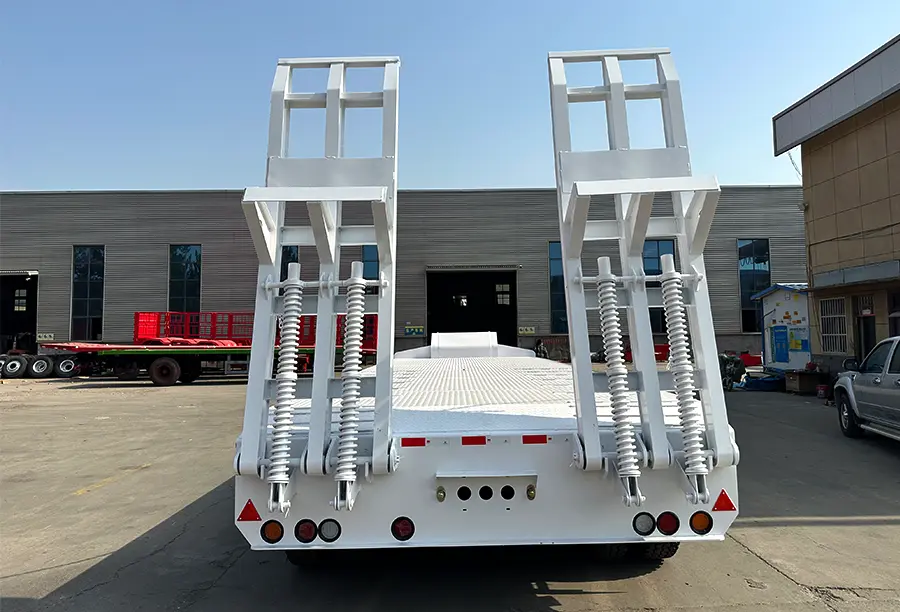 shacman hydraulic lowboy semi trailer (6)