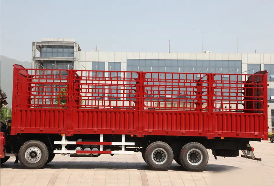 Shacman F3000 8×4 Fence Cargo Truck-1