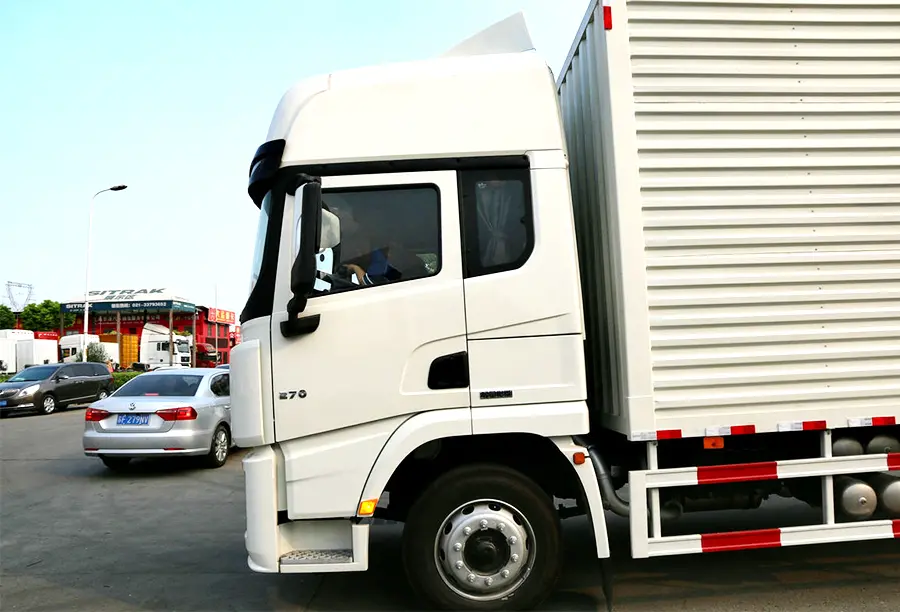 Shacman X3000 6×2 Box Truck (4)