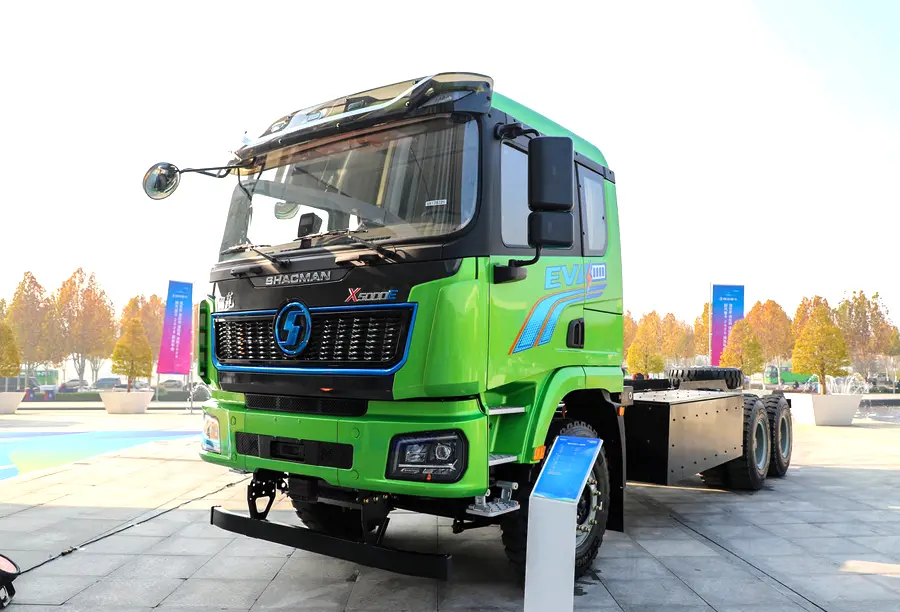 Shacman X5000E 6×4 Pure Electric Truck (5)