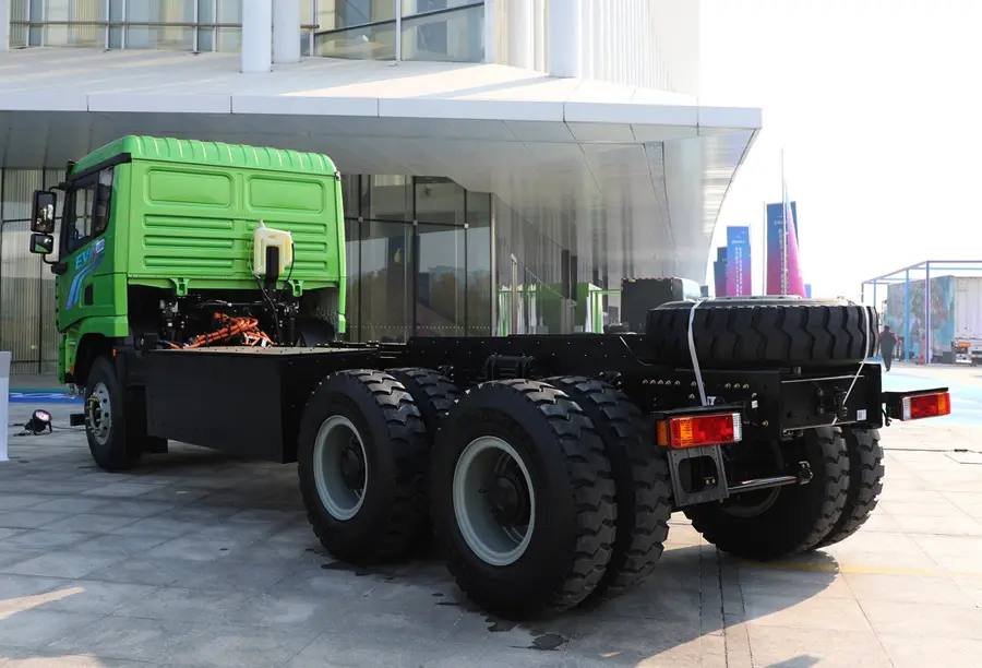 Shacman X5000E 6×4 Pure Electric Truck (6)