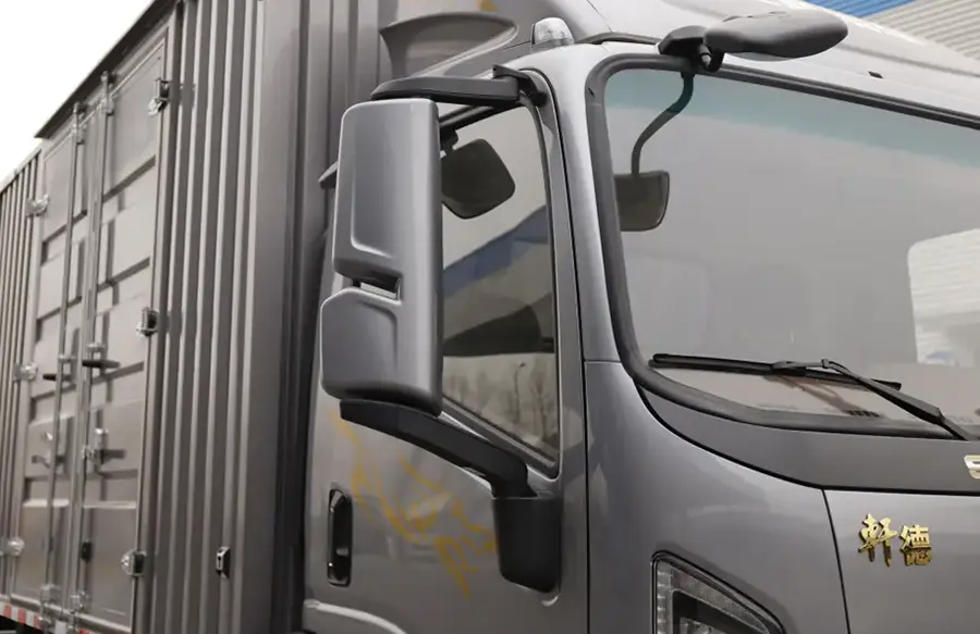 Shacman E9 Box Light Truck-5