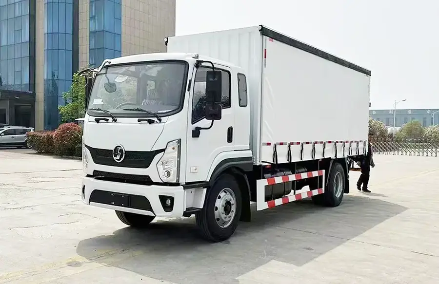 Shacman X7 Side Curtain-Sided Light Truck-2