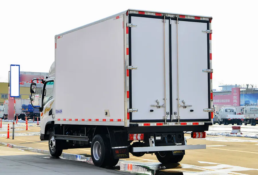 Shacman Delong G1 4×2 Reefer Truck for Cold Chain Logistics