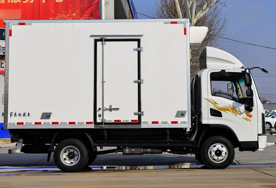 Shacman Delong G1 4×2 Reefer Truck for Cold Chain Logistics