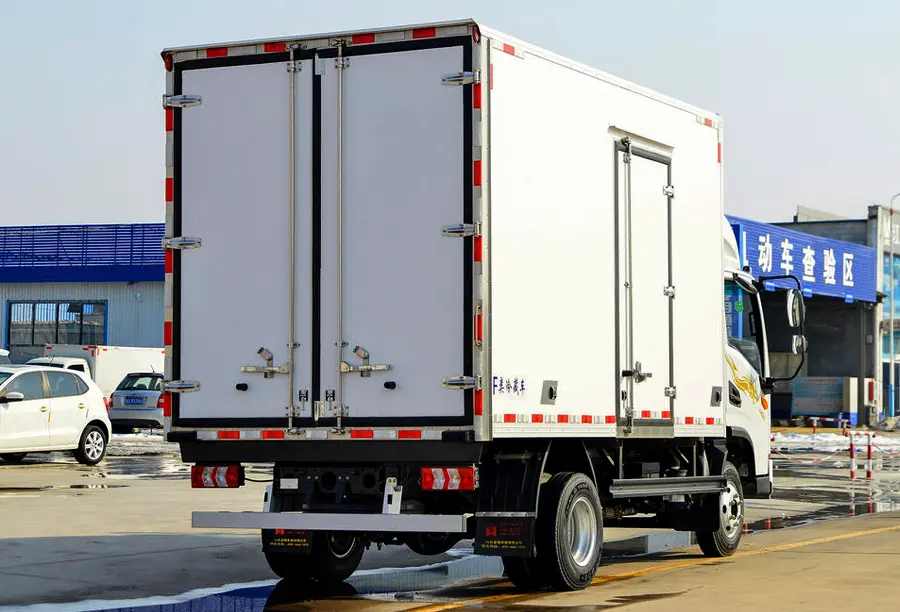 Shacman Delong G1 4×2 Reefer Truck for Cold Chain Logistics
