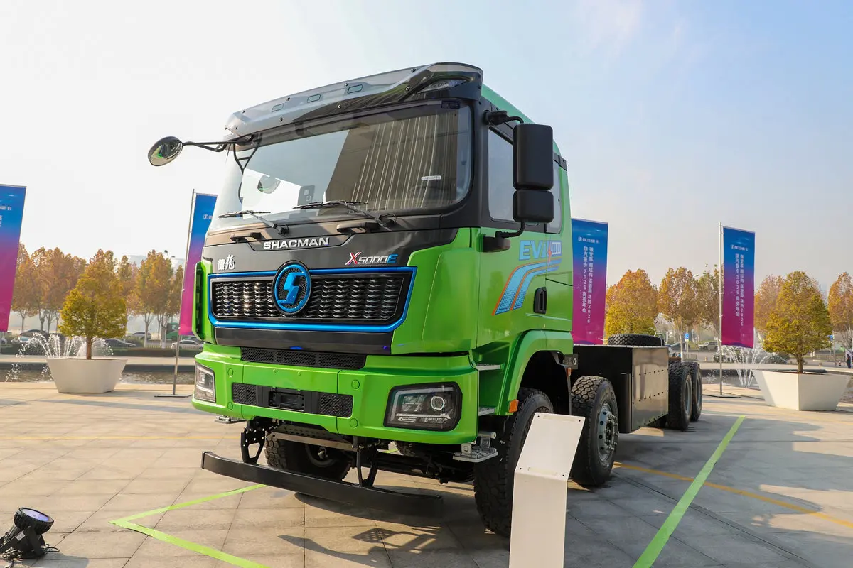 Shacman X5000e 8X4 Electric Tractor Truck-2