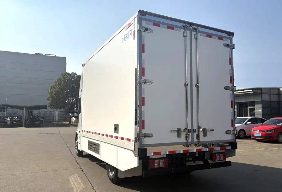 Zhiyun Reefer Truck | 4×2 Refrigerated Cold Chain Truck